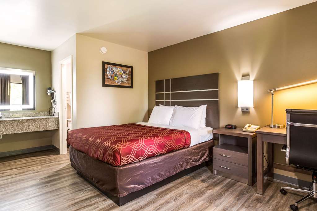 Econo Lodge Inn & Suites Murfreesboro Shopping District - photo 15