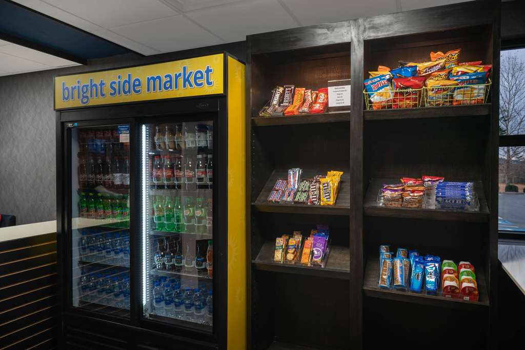 La Quinta Inn & Suites by Wyndham Knoxville East - photo 29