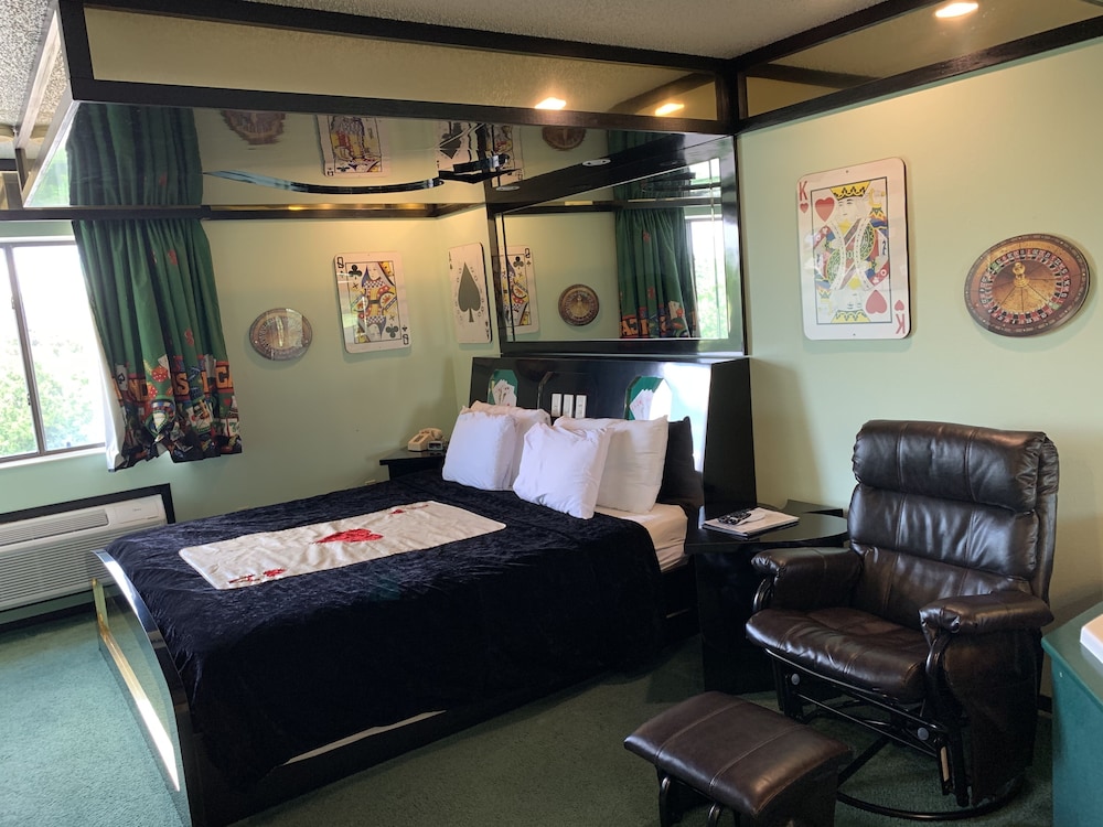 Designer Inn & Suites - photo 13