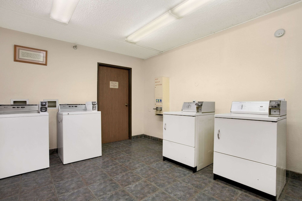 Days Inn by Wyndham Buena Park - photo 26