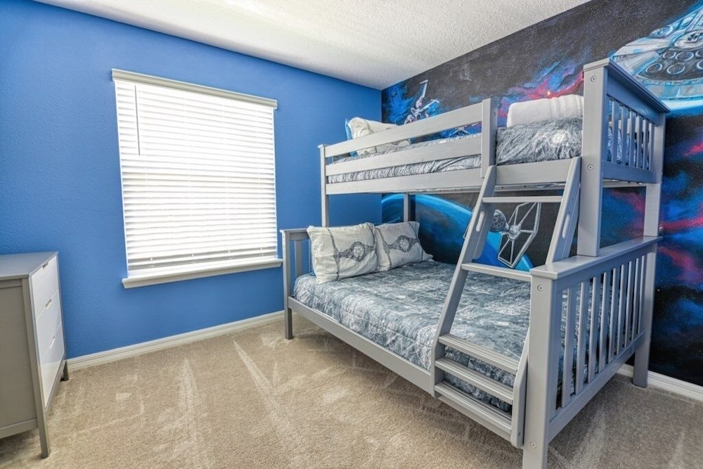 Daniel's Townhome Getaway At Windsor Island Resort 5 Bedroom Townhouse by Redawning Davenport - photo 8
