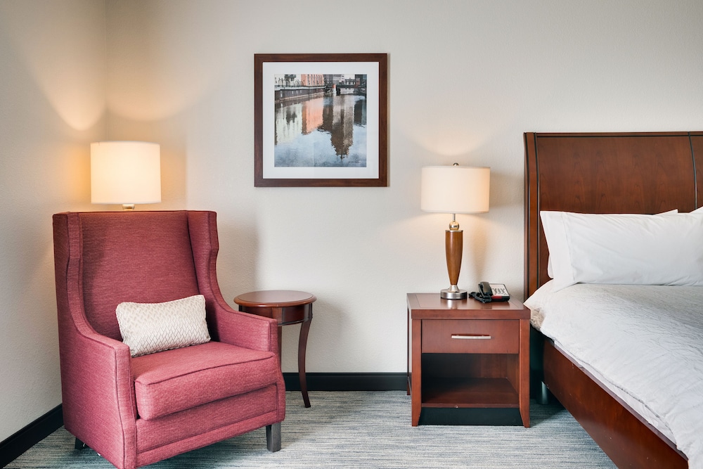 Hilton Garden Inn Milwaukee Airport - photo 9