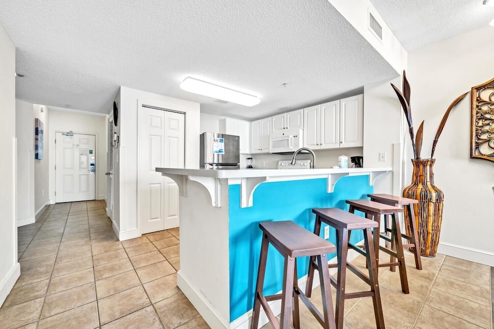 Majestic Beach Towers 1 1304 - photo 3