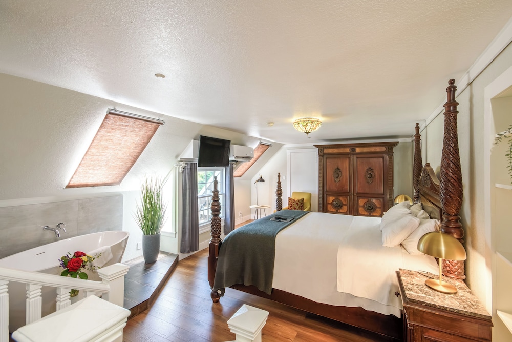 Cedar Gables Inn - photo 31