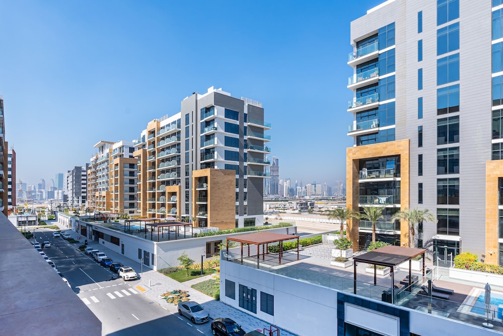Luxury StayCation Azizi Riviera 17 — 4-Star Luxury Hotel in Dubai, United Arab Emirates