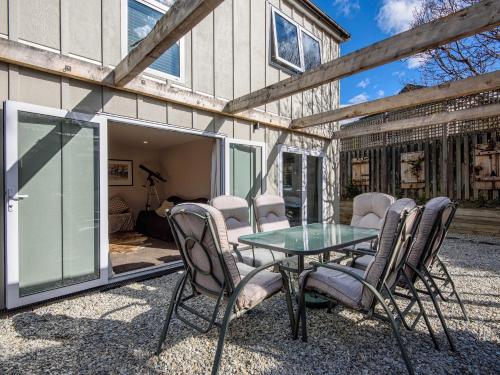 The Hillvue with Spa Arrowtown Holiday Home — 4-Star Luxury Hotel in Arrowtown, New Zealand