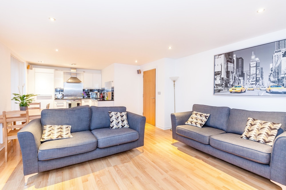 Modern Two Bedroom Apartment Edinburgh — 4-Star Luxury Hotel in Edinburgh, United Kingdom