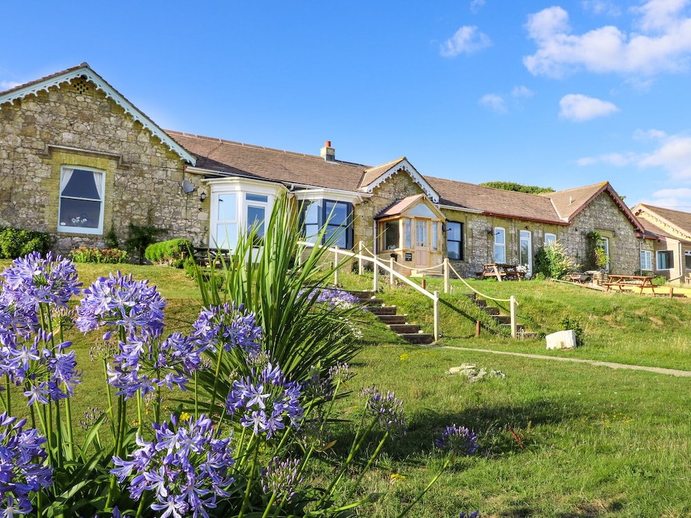 Needles Cottage 10332087 — Totland