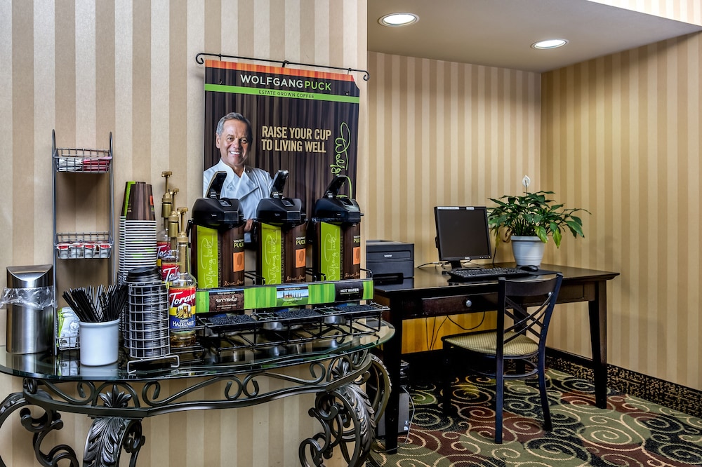 Cobblestone Inn & Suites Bloomfield - photo 40