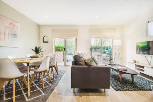 Harp Haven Contemporary in Suburban Tree lined Kew — 4-Star Luxury Hotel in Melbourne, Australia