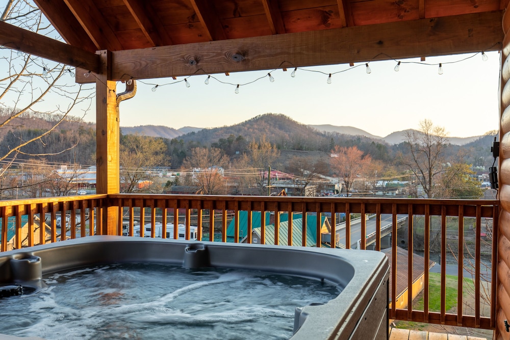 Parkway Paradise w Private Hot Tub - photo 33