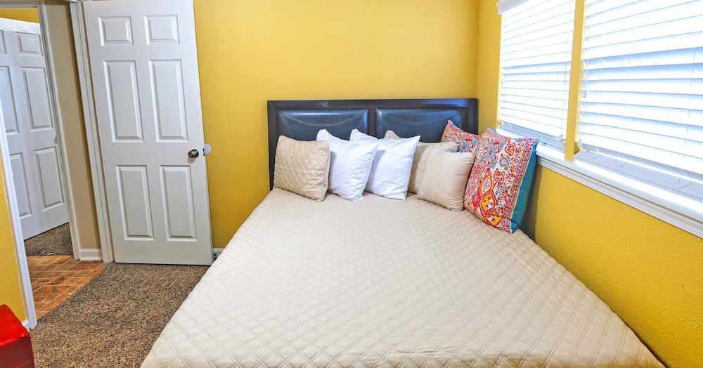 3Bdrms 2Bath 3Beds Energy Corridor 6 in Houston, United States