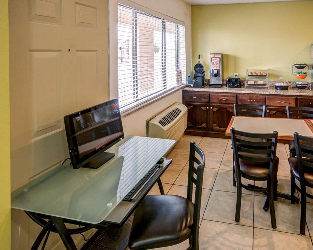Econo Lodge Albuquerque East - photo 15