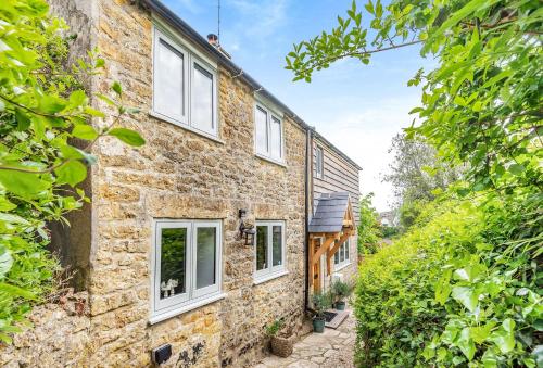 Honeypot Cottage — 4-Star Luxury Hotel in Bridport, United Kingdom
