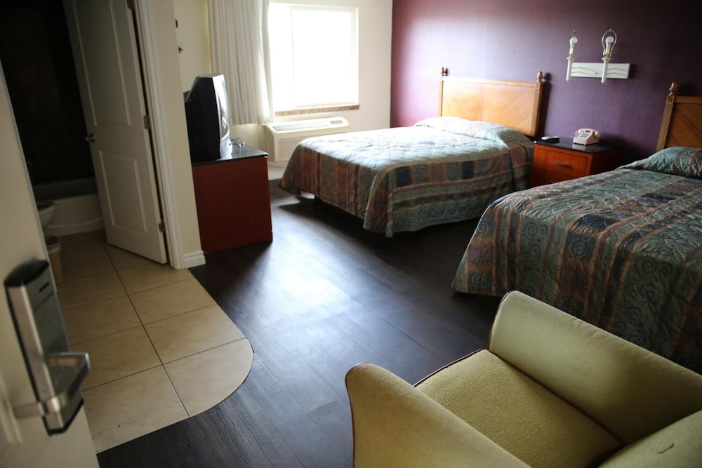 Chateau Inn and Suites - photo 17
