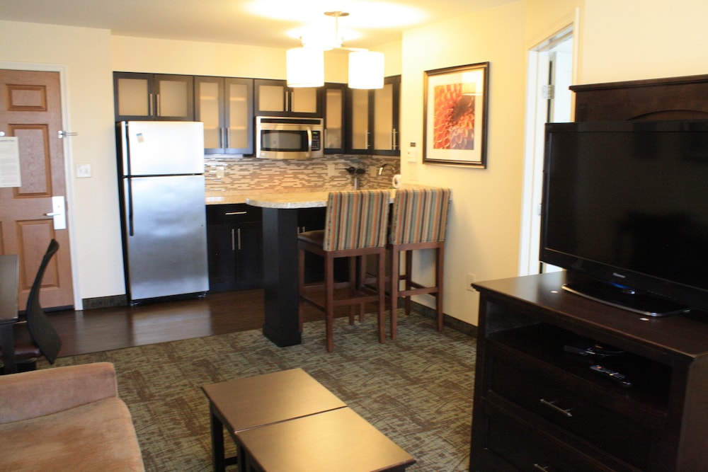 Staybridge Suites Minot by IHG - photo 10