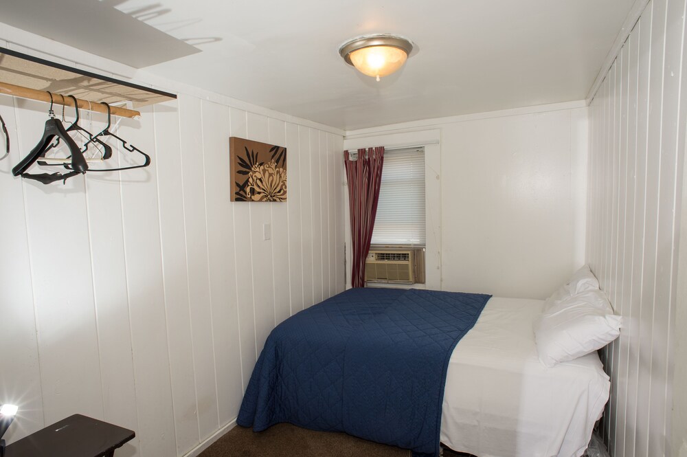 Nautical Motel and Suites - photo 31