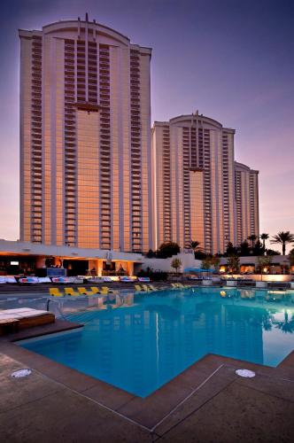 Mgm Signature Strip View Suite Free Valet Parking — 4-Star Luxury Hotel in Las Vegas, United States