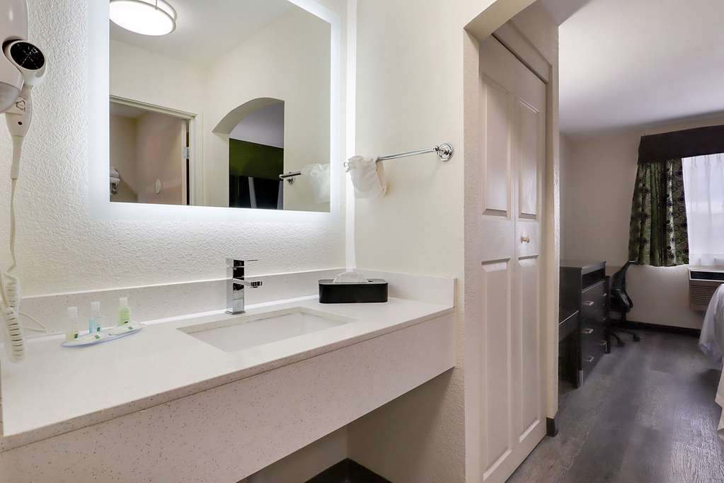 Quality Suites Albuquerque Airport - photo 25