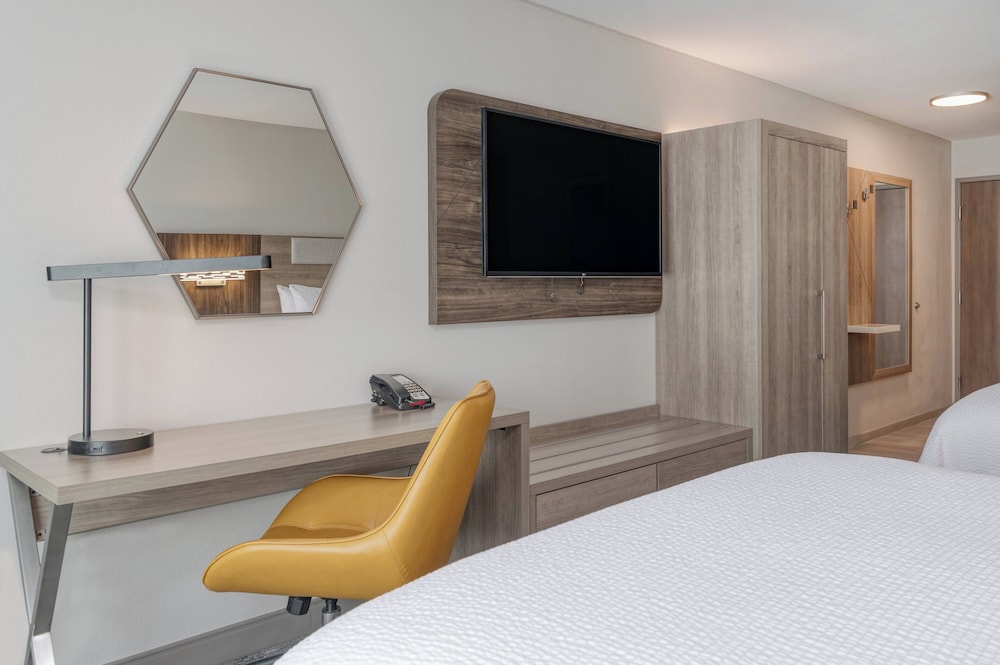 Holiday Inn Express Rensselaer by IHG - photo 10