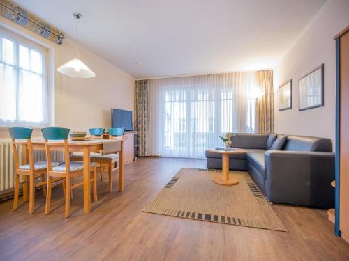 Dünenpark Binz Komfort Ferienwohnung mit 1 Schlafzimmer und Terrasse im Erdgeschoss 130 — 4-Star Luxury Hotel in Ostseebad Binz, Germany