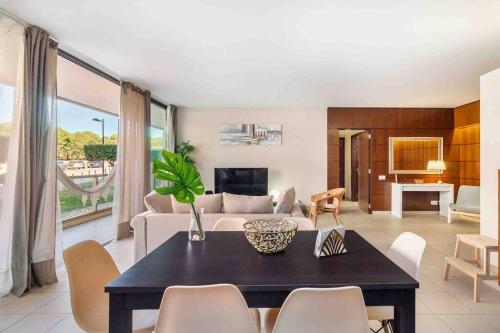 Salgados Beach House 2 Bedroom & 7 Pools — 4-Star Luxury Hotel in Guia, Portugal