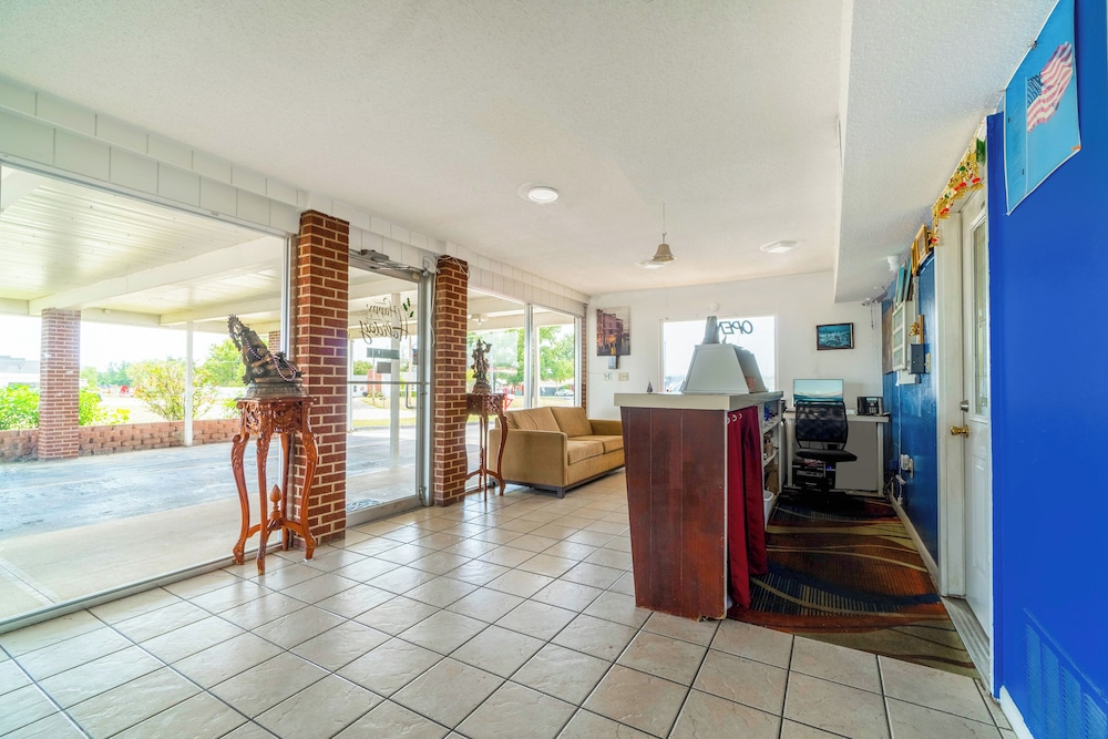 Lamplighter Inn By OYO Independence - photo 61