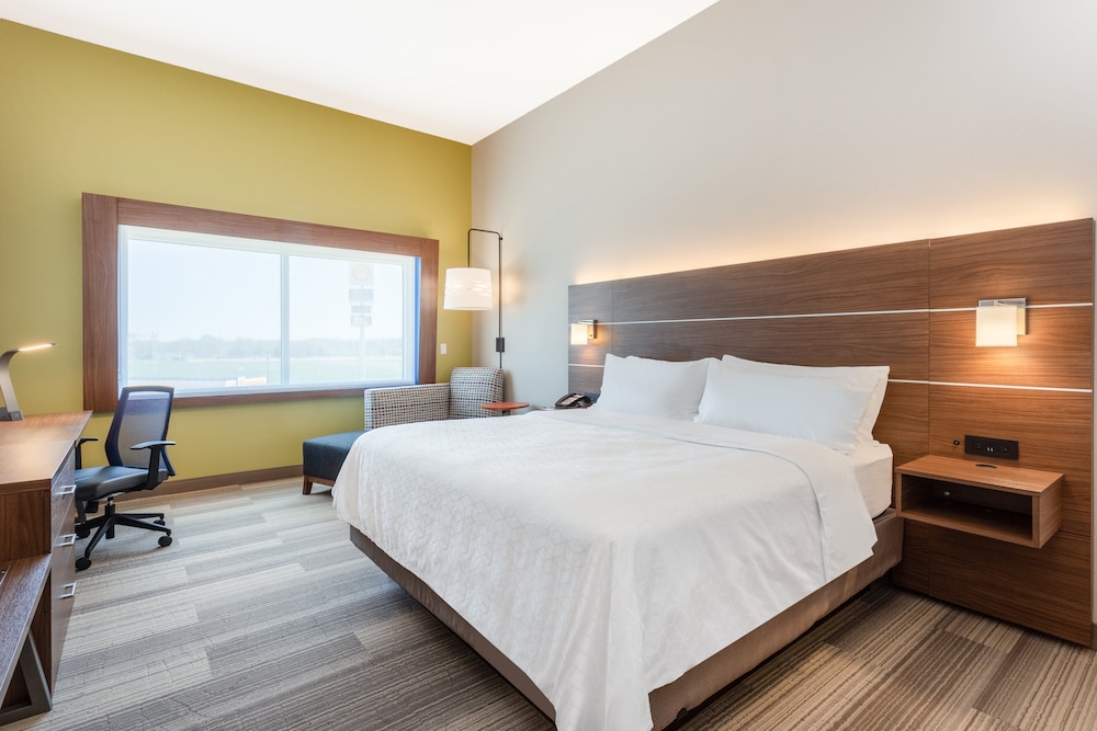 Holiday Inn Express & Suites Springfield North by IHG - photo 3