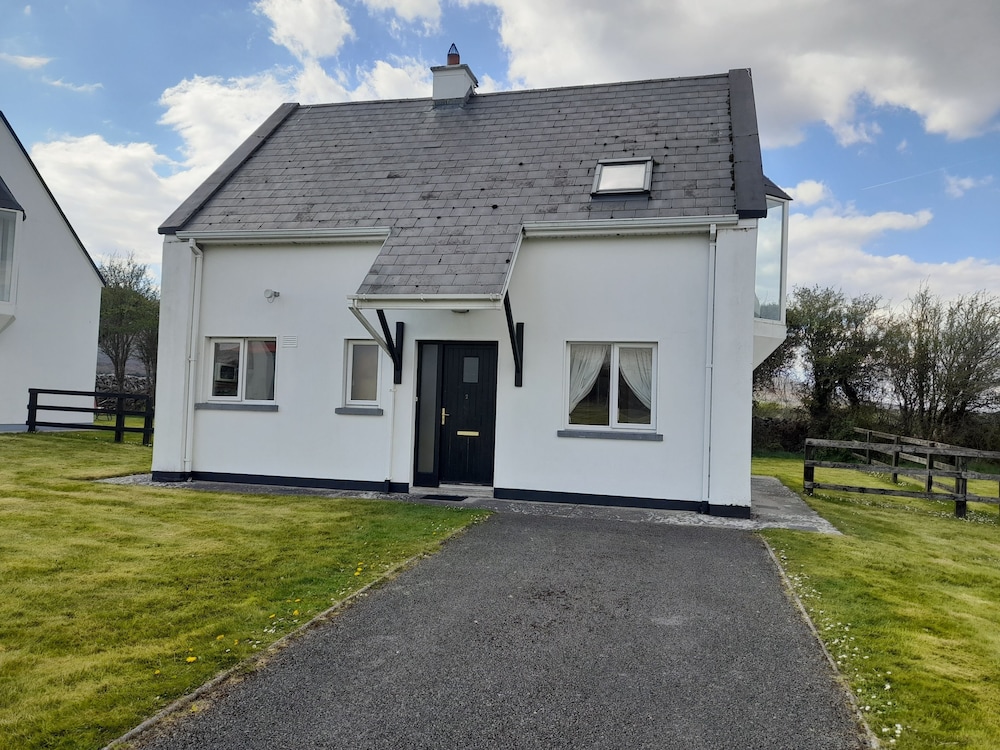 Burren Way Cottage No 1 — 4-Star Luxury Hotel in Athenry, Republic of Ireland