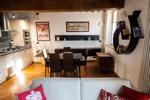 Carlo & Dany Piano Terra in Centro Con Giardino — 4-Star Luxury Hotel in Parma, Italy
