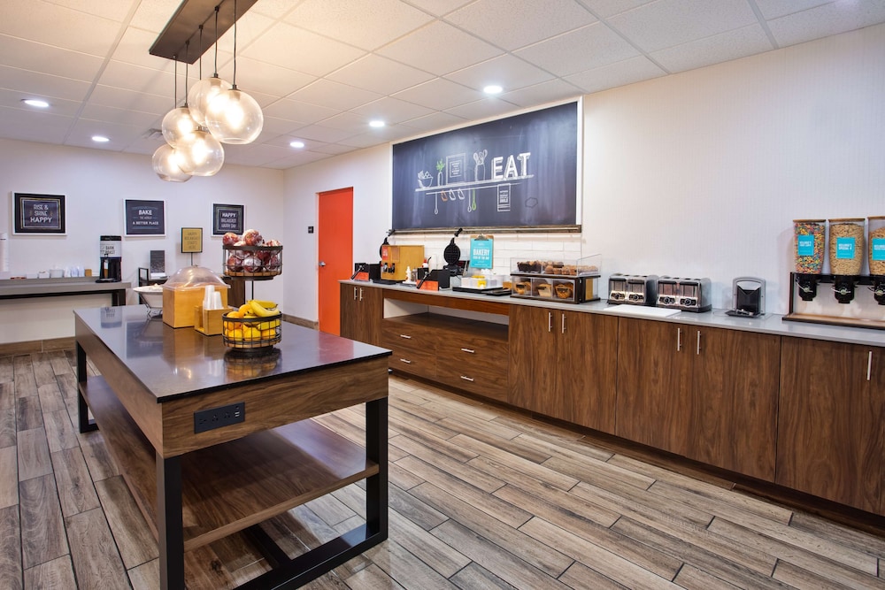 Hampton Inn & Suites Tampa East - photo 32
