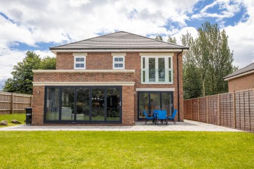 The Orchard Spacious 5 Bed — hotel in Burton Upon Trent