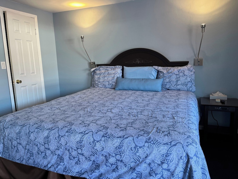 Hitching Post Country Motel - photo 9