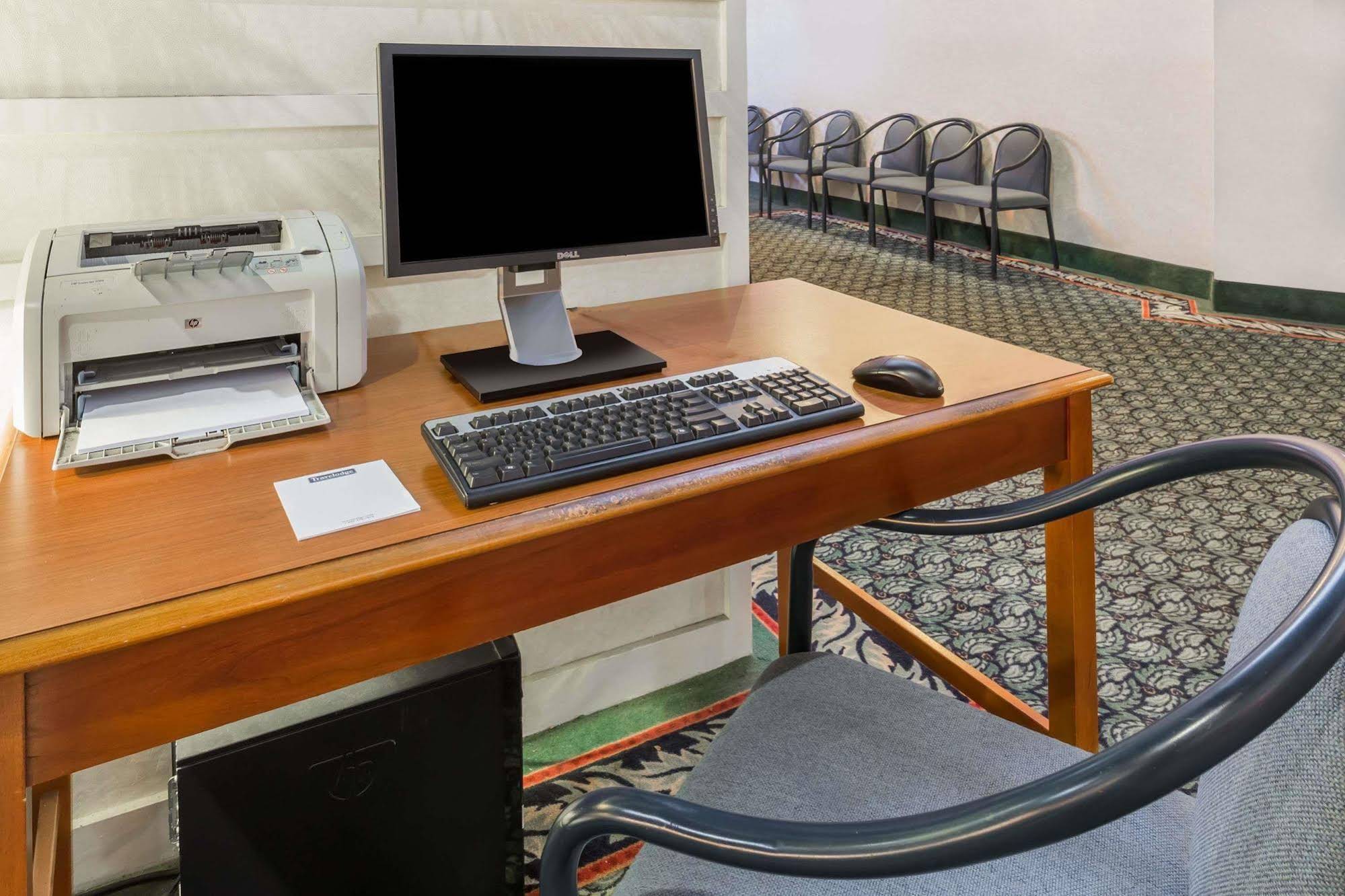 Travelodge Peoria Hotel And Conference Center - photo 6