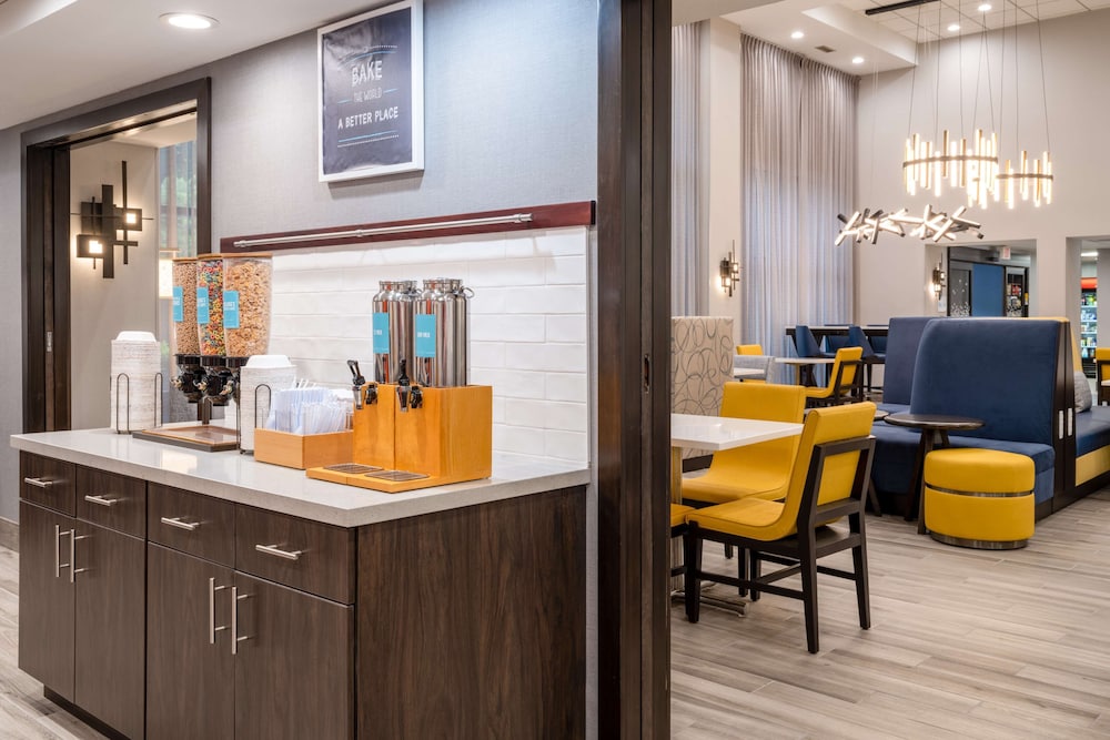 Hampton Inn & Suites Agoura Hills - photo 33