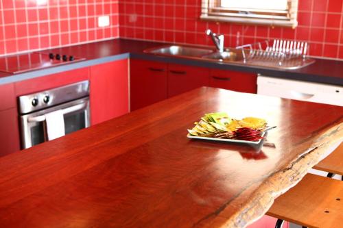 Red Robin — Hotham Heights