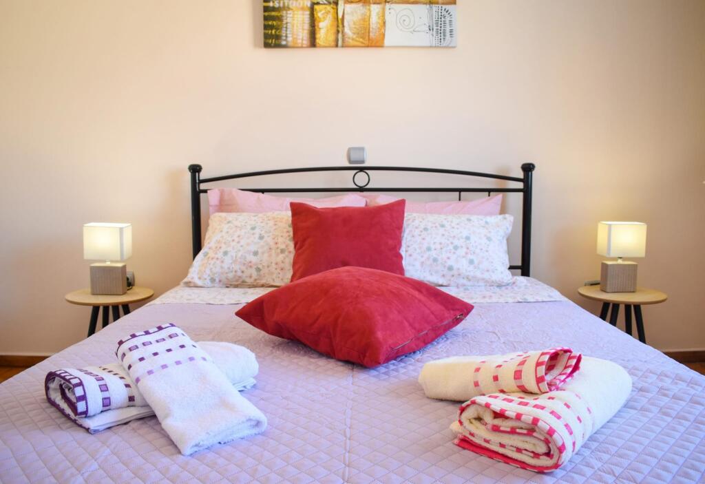 Cozy Flat on the Main Square 10min To the Sea in Kalamata, Greece