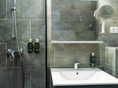 Central 5 Apartment New Building & Parking — 4-Star Luxury Hotel in Bucharest, Romania