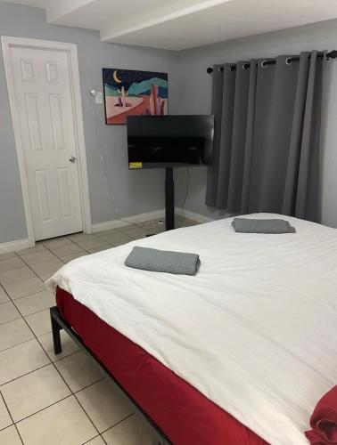 Adorable private suite with pool PETS R WELCOME