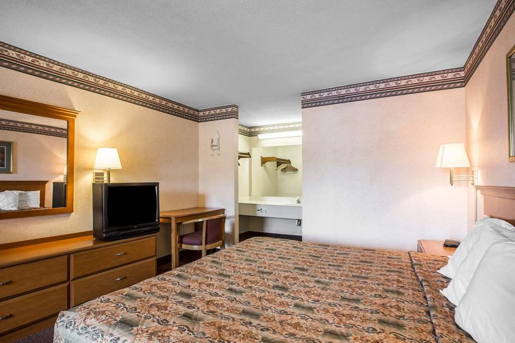 Rodeway Inn Expo Center - photo 10