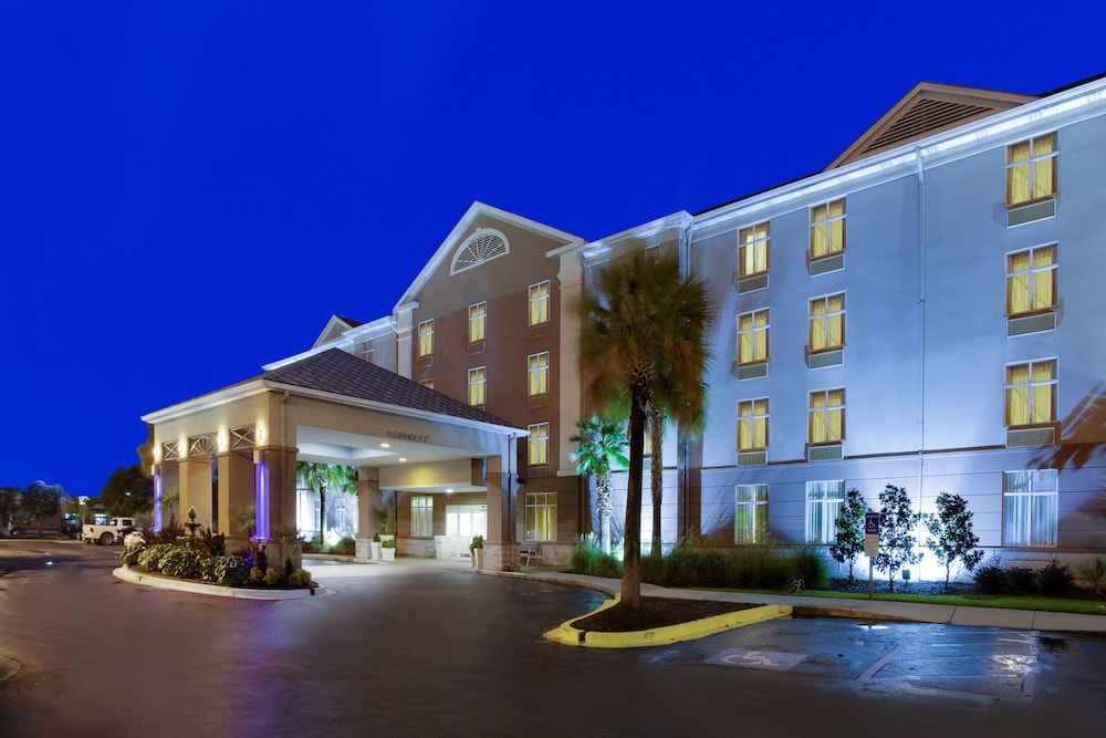 Holiday Inn Express & Suites Charleston Northwoods by IHG in North Charleston, United States