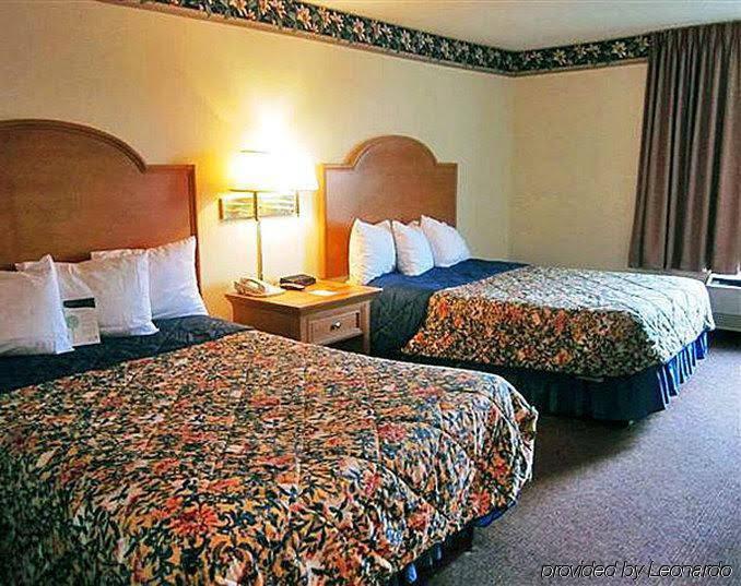 Motel 6 - photo 14