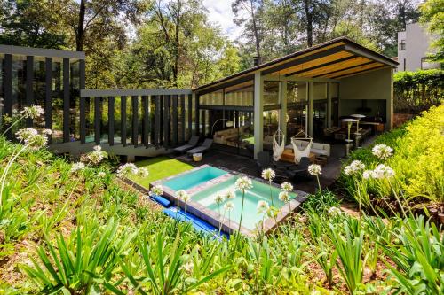 Casa Helechos Arquitectura Única con Vistas al Bosque — 4-Star Luxury Hotel in Valle De Bravo, Mexico