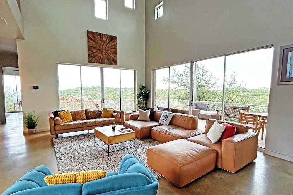 Luxury 4BR Hilltop Retreat Hot Tub & Scenic Views — hotel in Dripping Springs