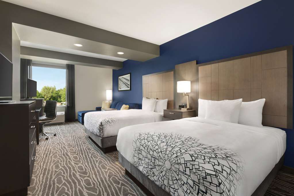 La Quinta Inn & Suites by Wyndham Rock Hill - photo 23