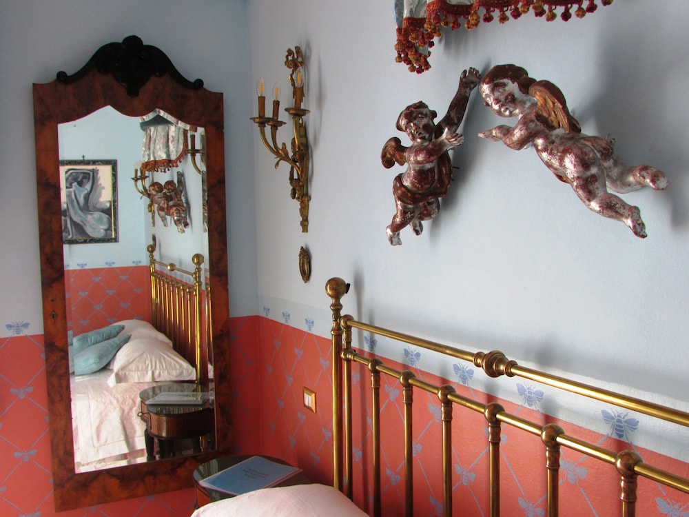 Alexander Art Nouveau Suites in Noto, Italy