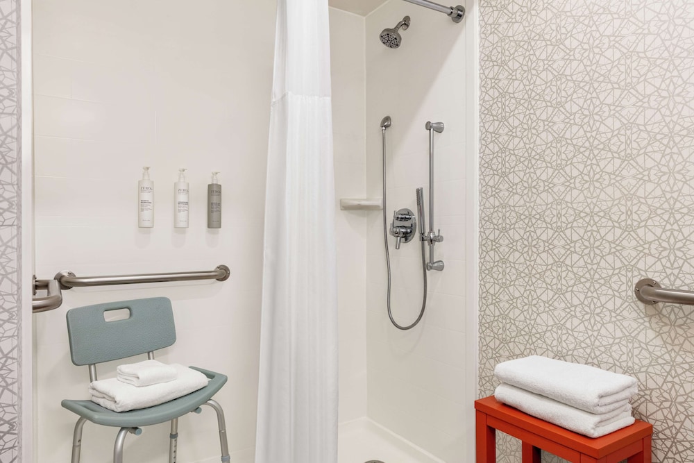Hampton Inn & Suites Valparaiso - photo 23