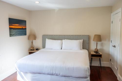The East Island Reserve Hotel - photo 71
