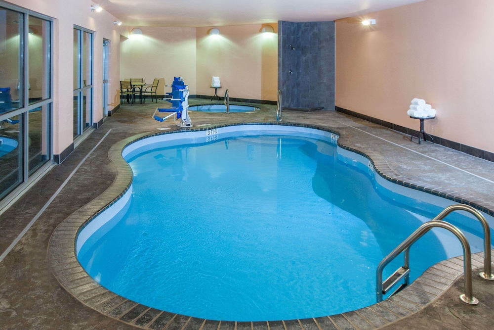 Baymont by Wyndham Grand Forks - photo 32