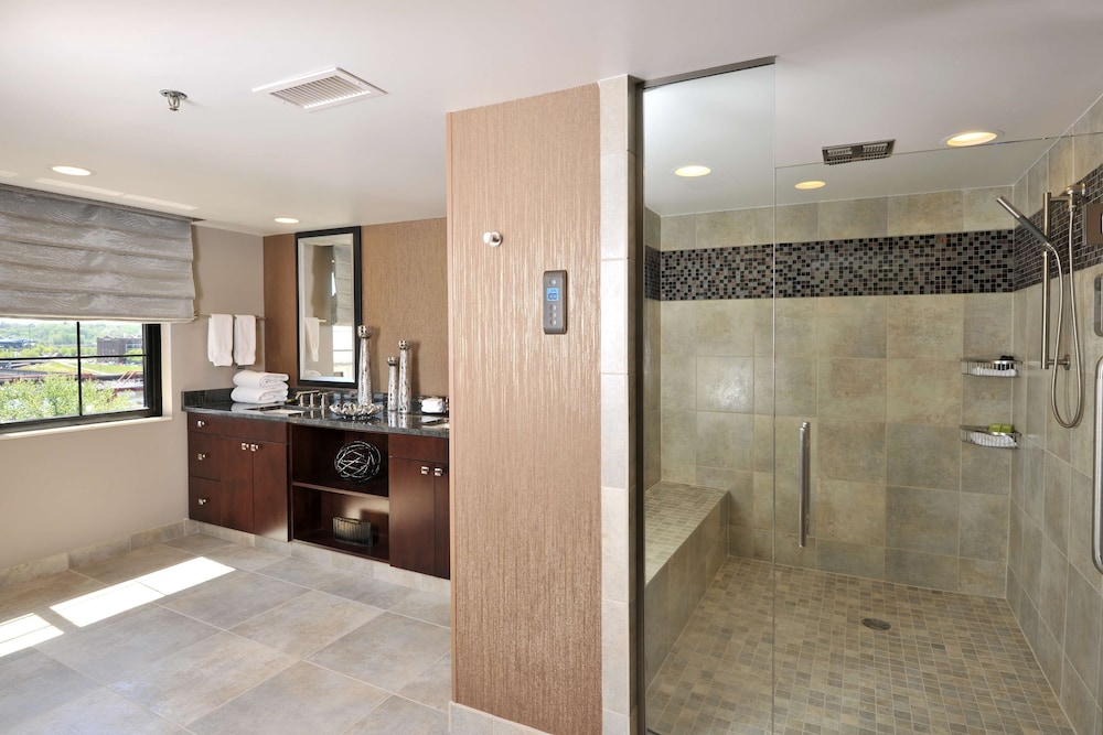 Embassy Suites Hotel Des Moines Downtown - photo 32